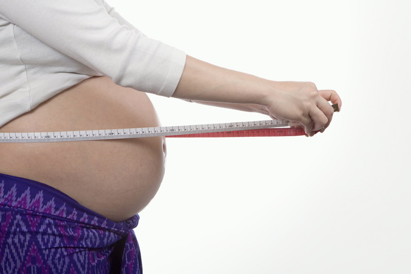trudnica meri stomak