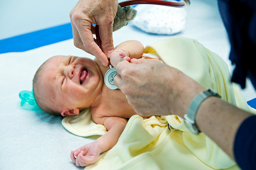 beba pregled stetoskop
