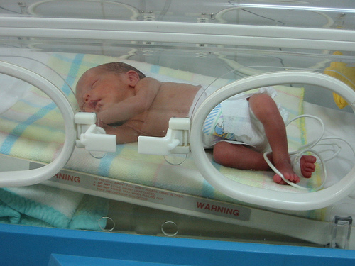 beba u inkubatoru