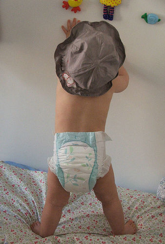 beba u pelenama sa kapicom