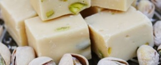 Slatke kocke sa pistaćima, likerom i belom čokoladom