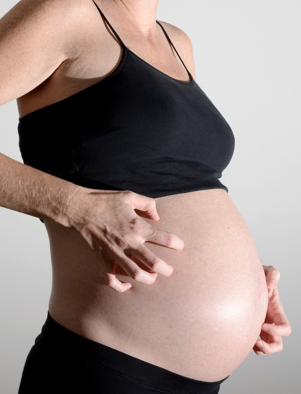 trudnica cese stomak