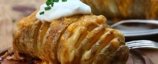 Krompir pečen u kori sa sirom i puterom