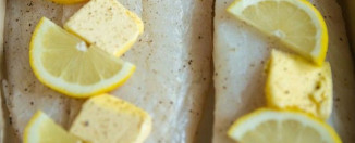 Riba u umaku od limuna i putera