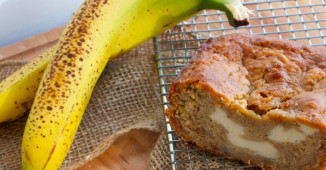 Hleb sa bananama i krem sirom