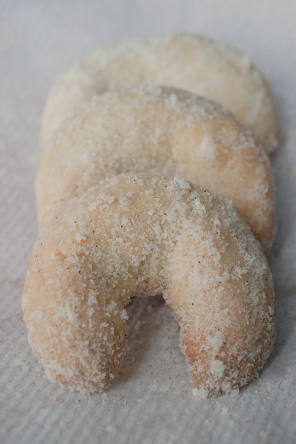 Vanillekipferl - Christmas crescent shaped Vanilla shortcrust cookies